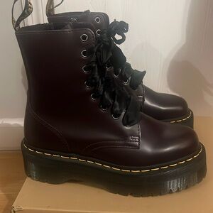 Size 8 Women’s burgundy Dr Martens Platform Jadons